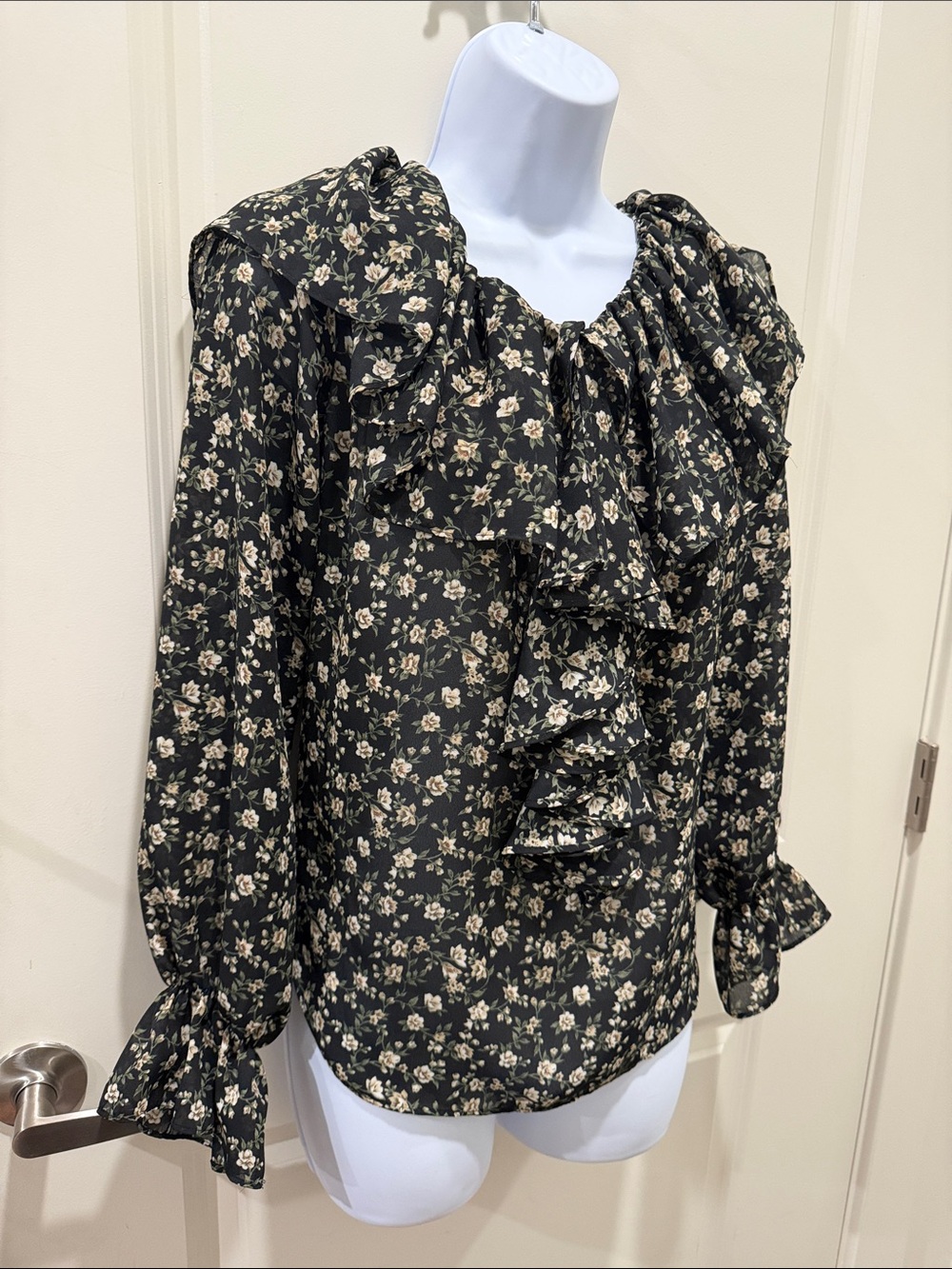 🌹 Vintage Moda International Floral Ruffle Blouse